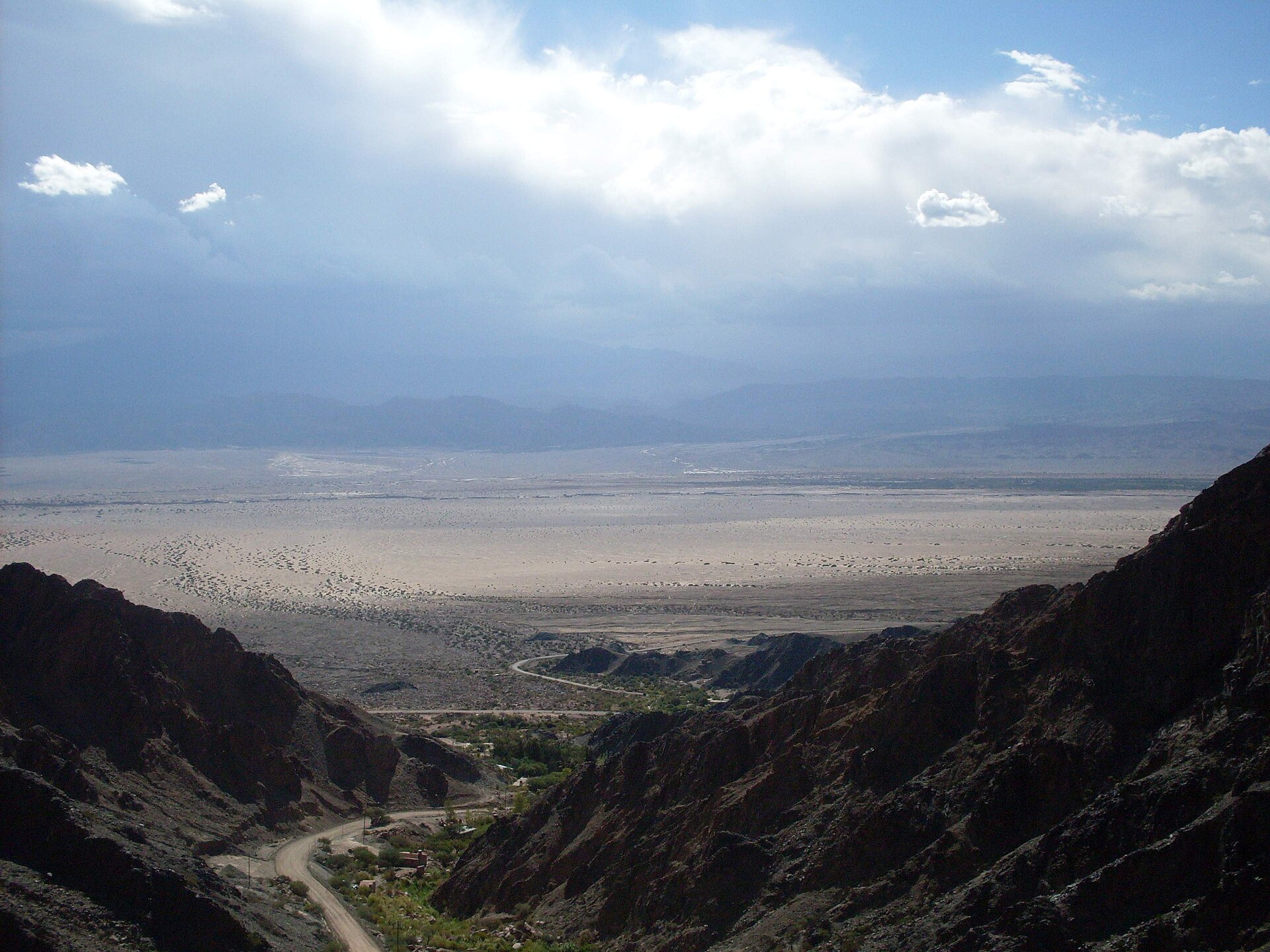 Termas naturales de Fiambalá en Catamarca, piletas escalonadas