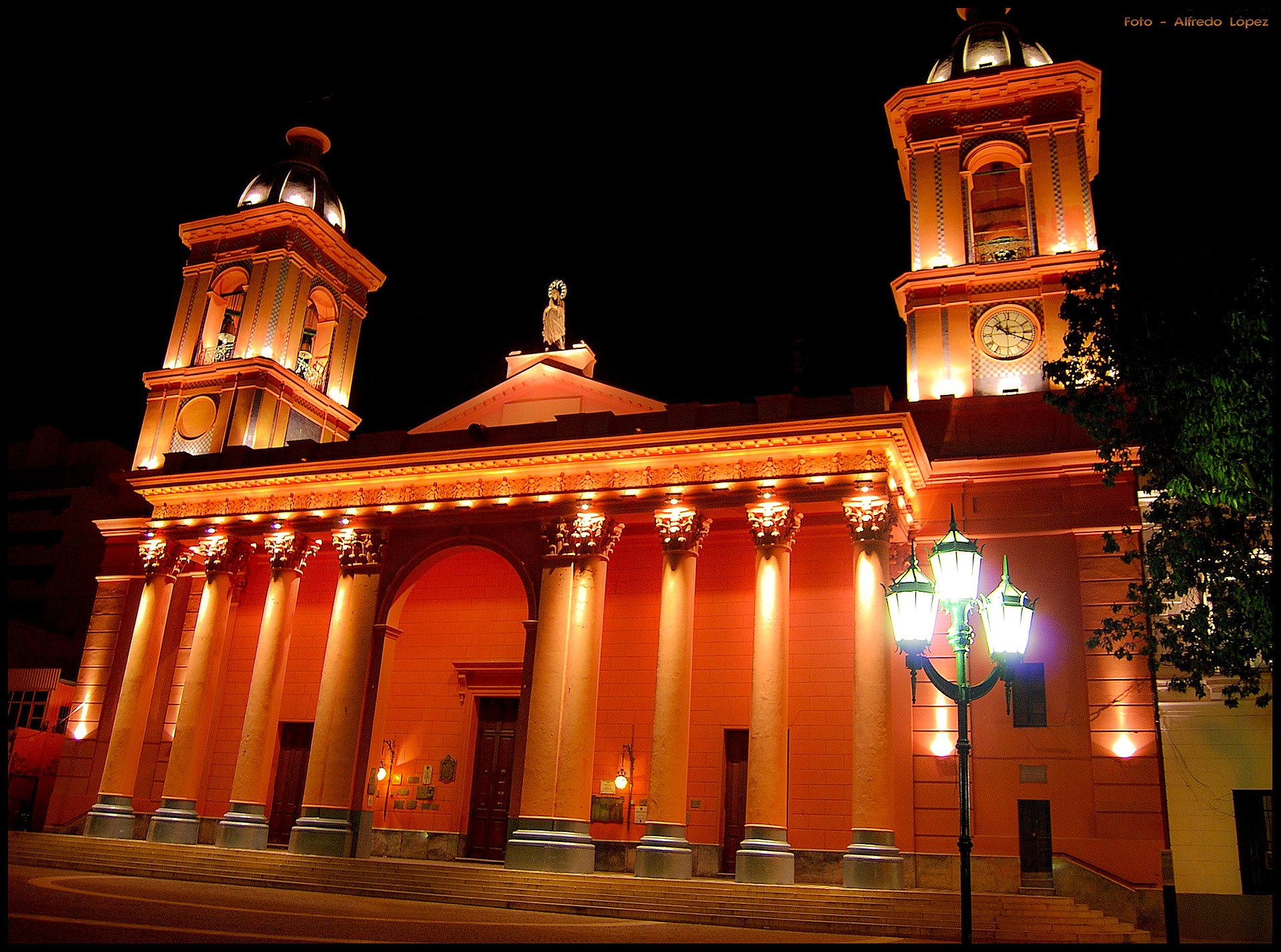 Catedral Basílica de la Virgen del Valle en Catamarca capital