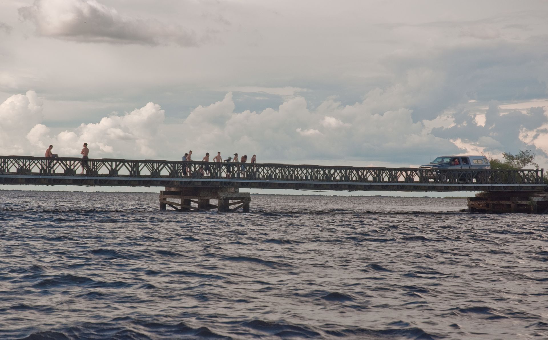 Puente sobre laguna en Colonia Carlos Pellegrini, Esteros del Iberá