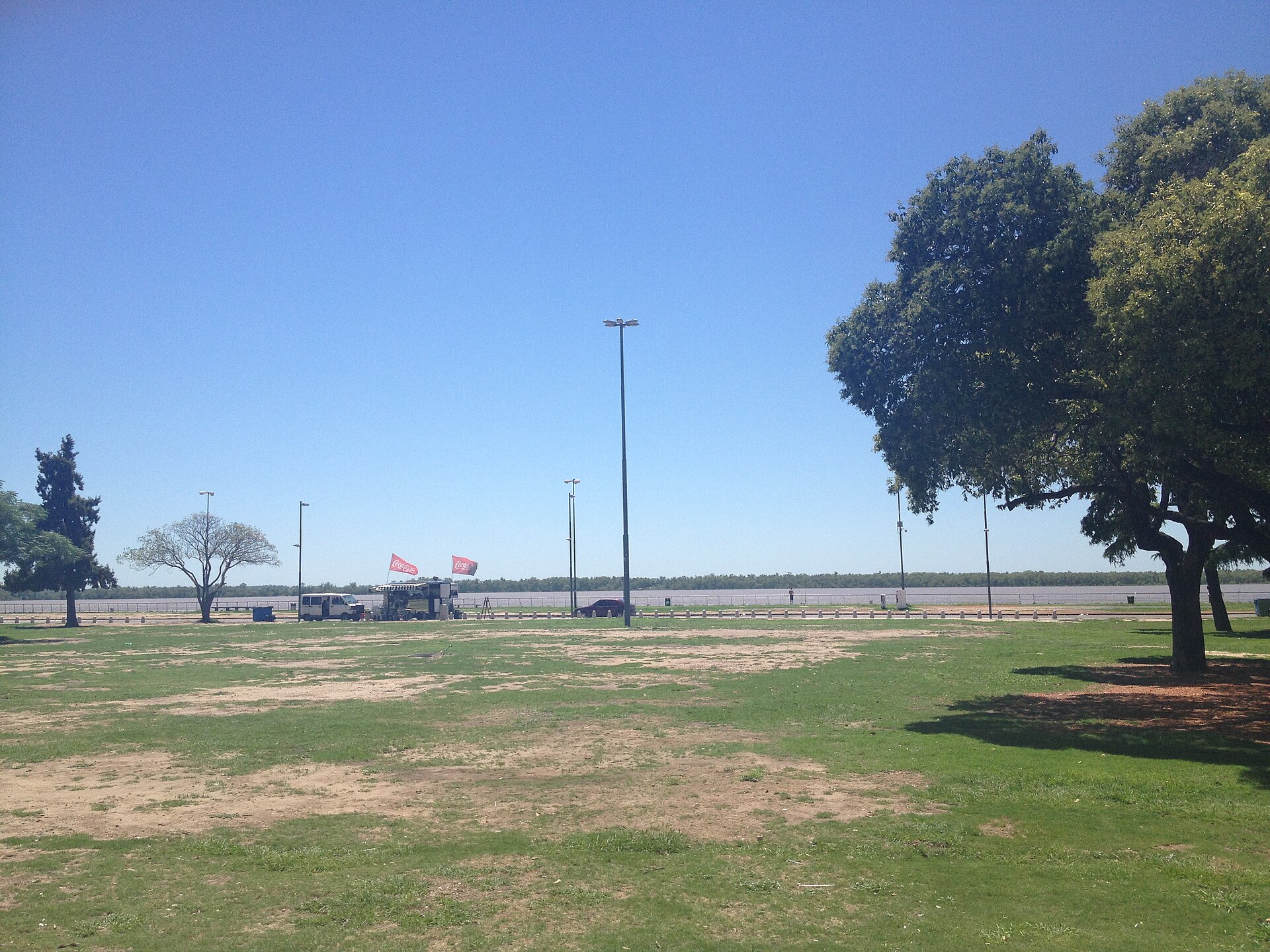Costanera de Rosario con vista al río Paraná y la ciudad